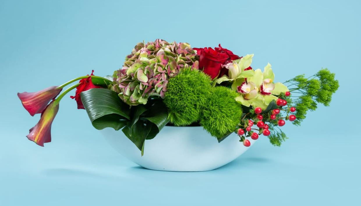 Buds botanical low table floral setting